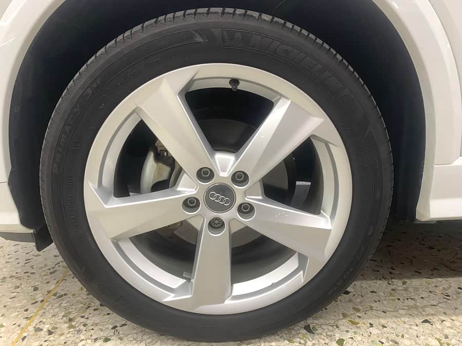 Audi Q2L 2021 car image #23