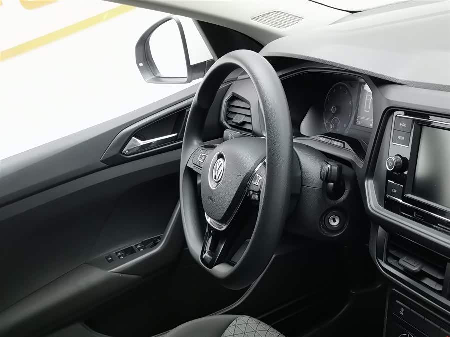 Volkswagen T-Cross 2019 immagine di auto #23