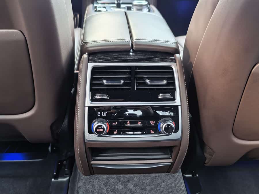 BMW 7 Series 2022 car image #23