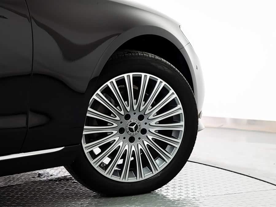 Mercedes-Benz E Class 2023 car image #23