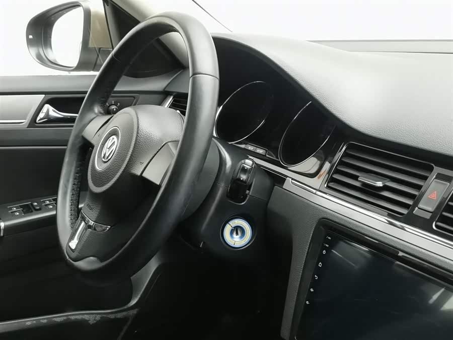 Volkswagen Bora 2013 car image #23
