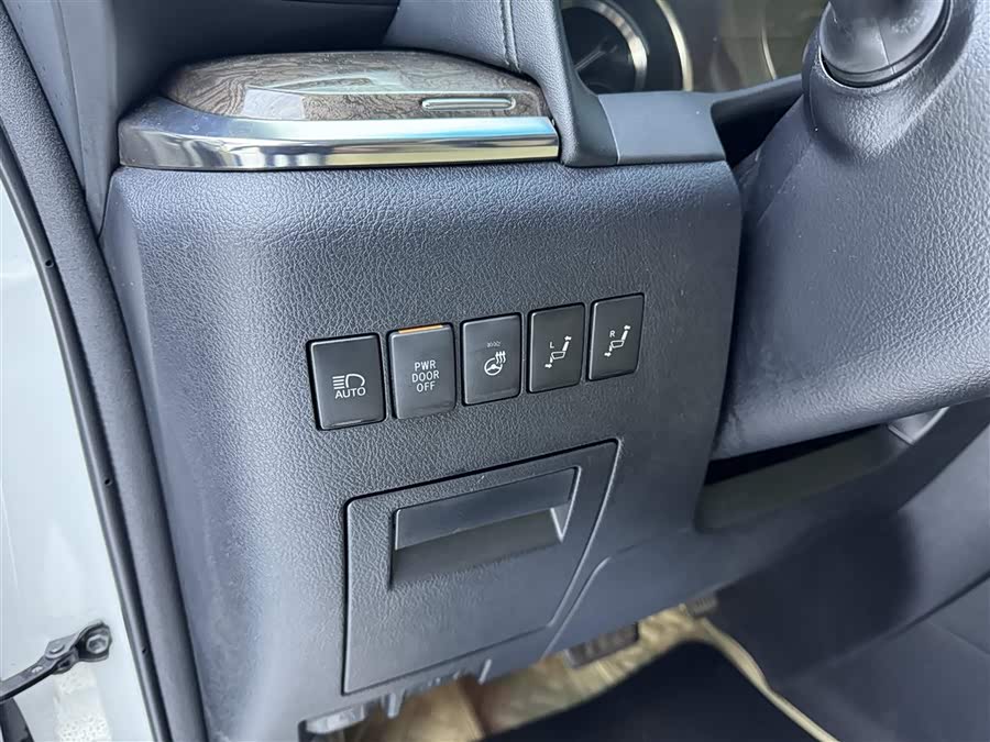 Toyota Alphard 2019 immagine di auto #23