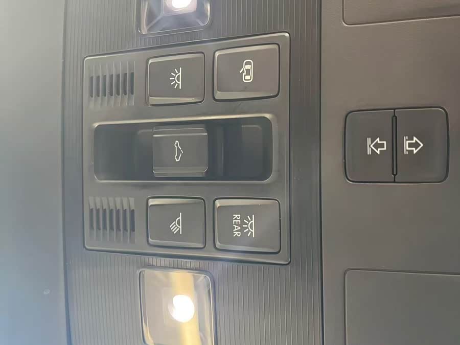 Volkswagen T-Roc 2023 car image #23