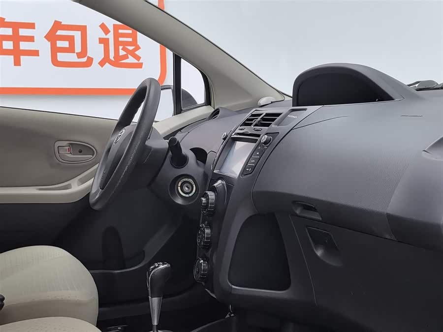 Toyota Yaris 2011 car image #23