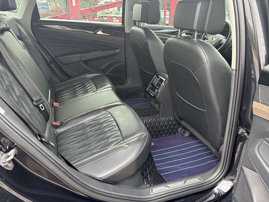 Volkswagen Passat 2021 car image #23