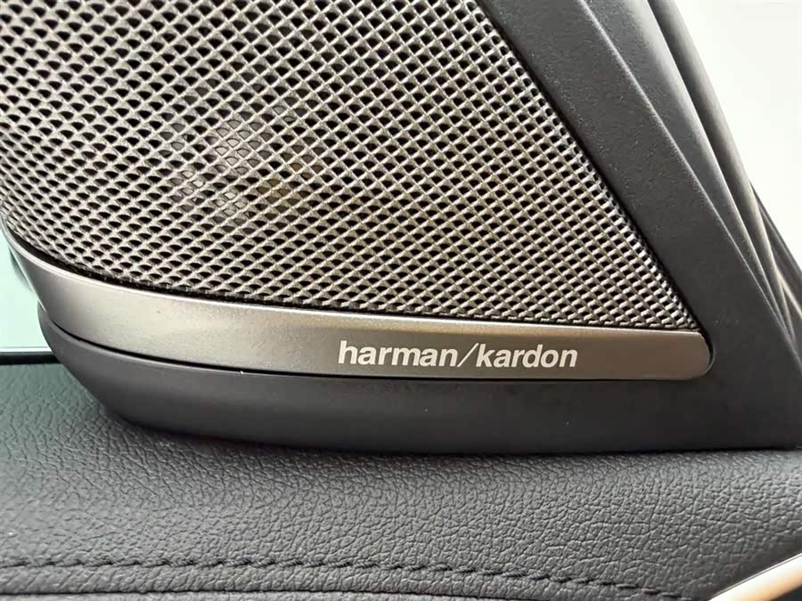 BMW 5 Series 2018 imagem de carro #23