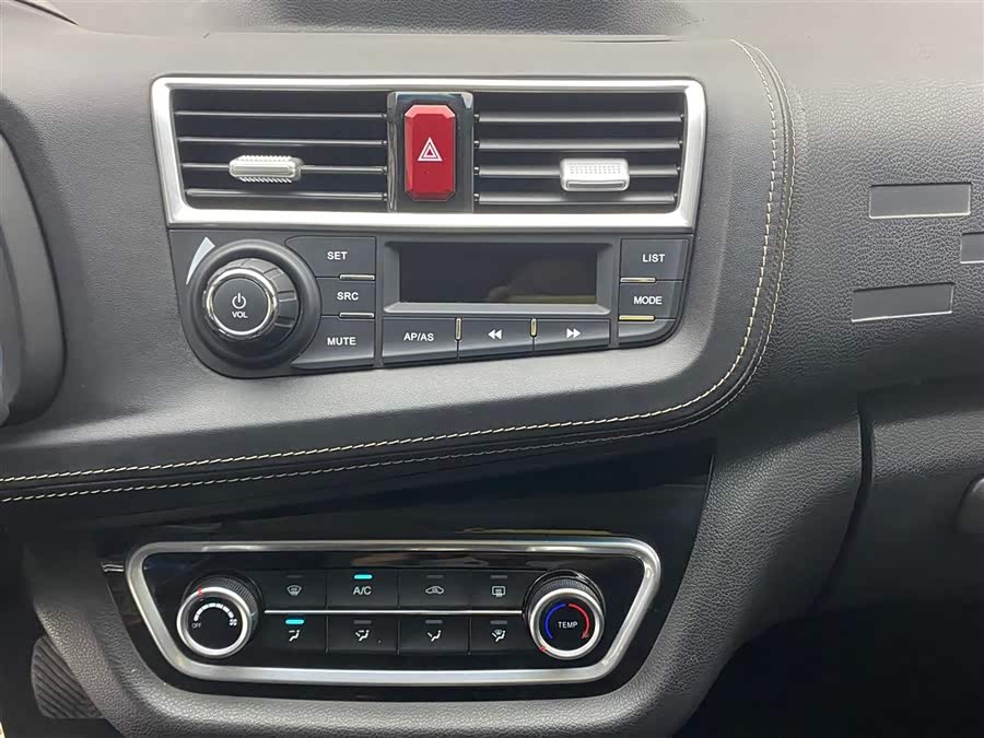 JAC 2019 car image #23