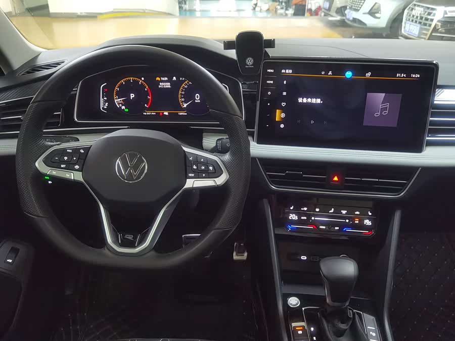 Volkswagen Tiguan L 2023 car image #23