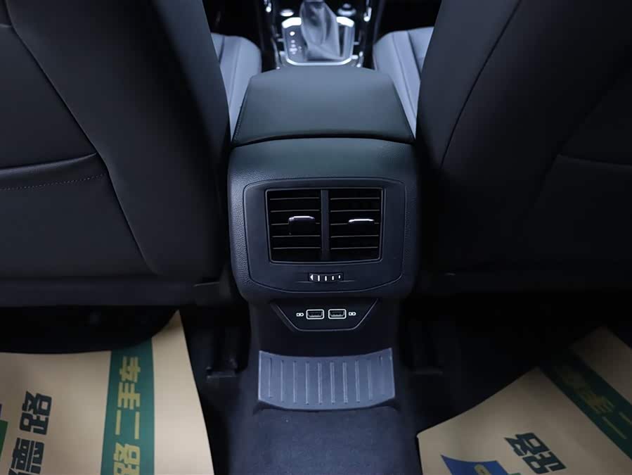 Volkswagen T-Roc 2020 car image #23