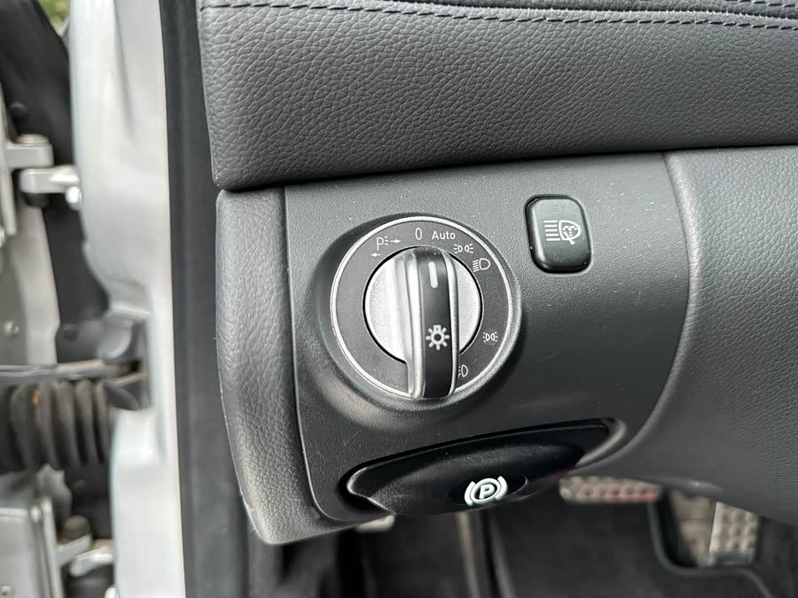 Mercedes-Benz SL Class 2010 car image #23