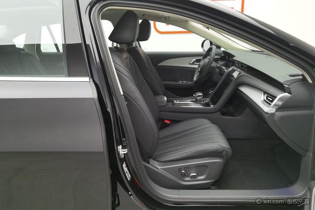 HongQi H5 PHEV 2025 #23 HongQi H5 PHEV 2025 car image #23