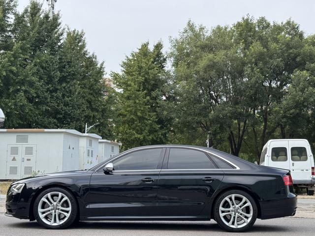 Audi S8 2014 car image #23