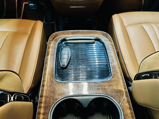 HongQi HQ9 2023 #23 HongQi HQ9 2023 car image #23