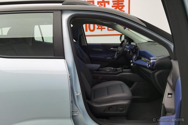 Chevrolet Equinox Plus 2024 car image #23