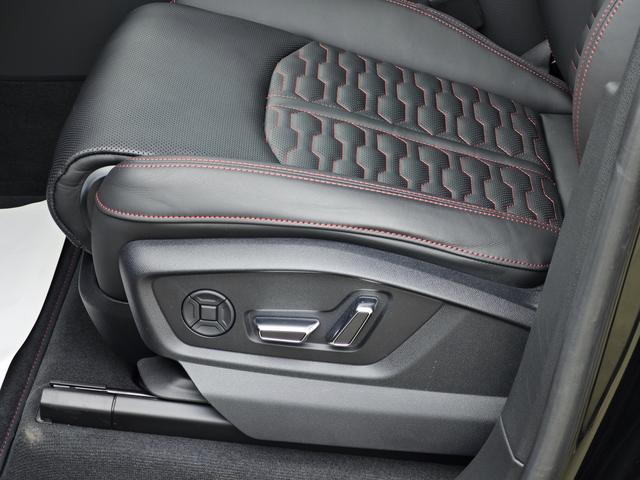 Audi RS Q8 car image #23