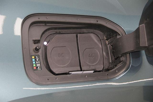 BMW iX 2023 car image #23