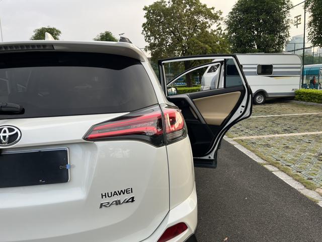 Toyota RAV4 Hybird E+ 2016 car image #23