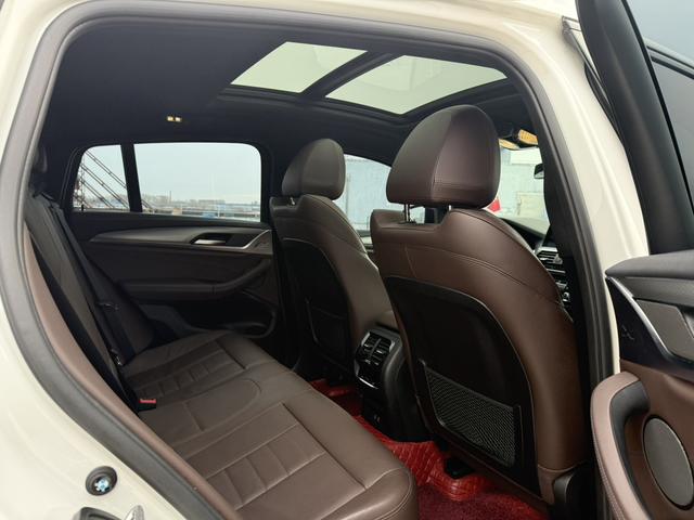 BMW X4 2021 car image #23