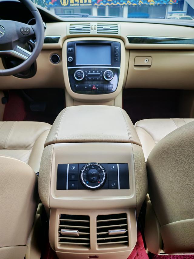 Mercedes-Benz CL Class 2017 car image #23