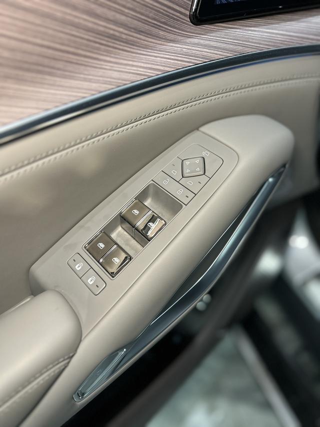 Denza N9 2025 car image #23