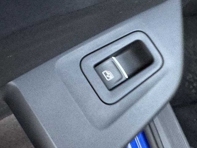 Volkswagen Golf 2021 car image #23