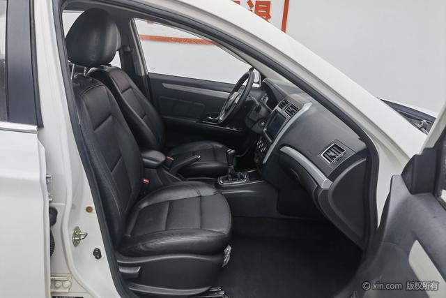 Forthing JOYEAR S50 2015 car image #23