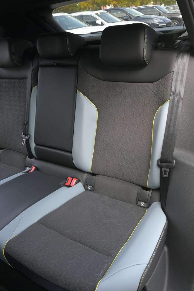 Volkswagen ID.4 X 2022 immagine di auto #23