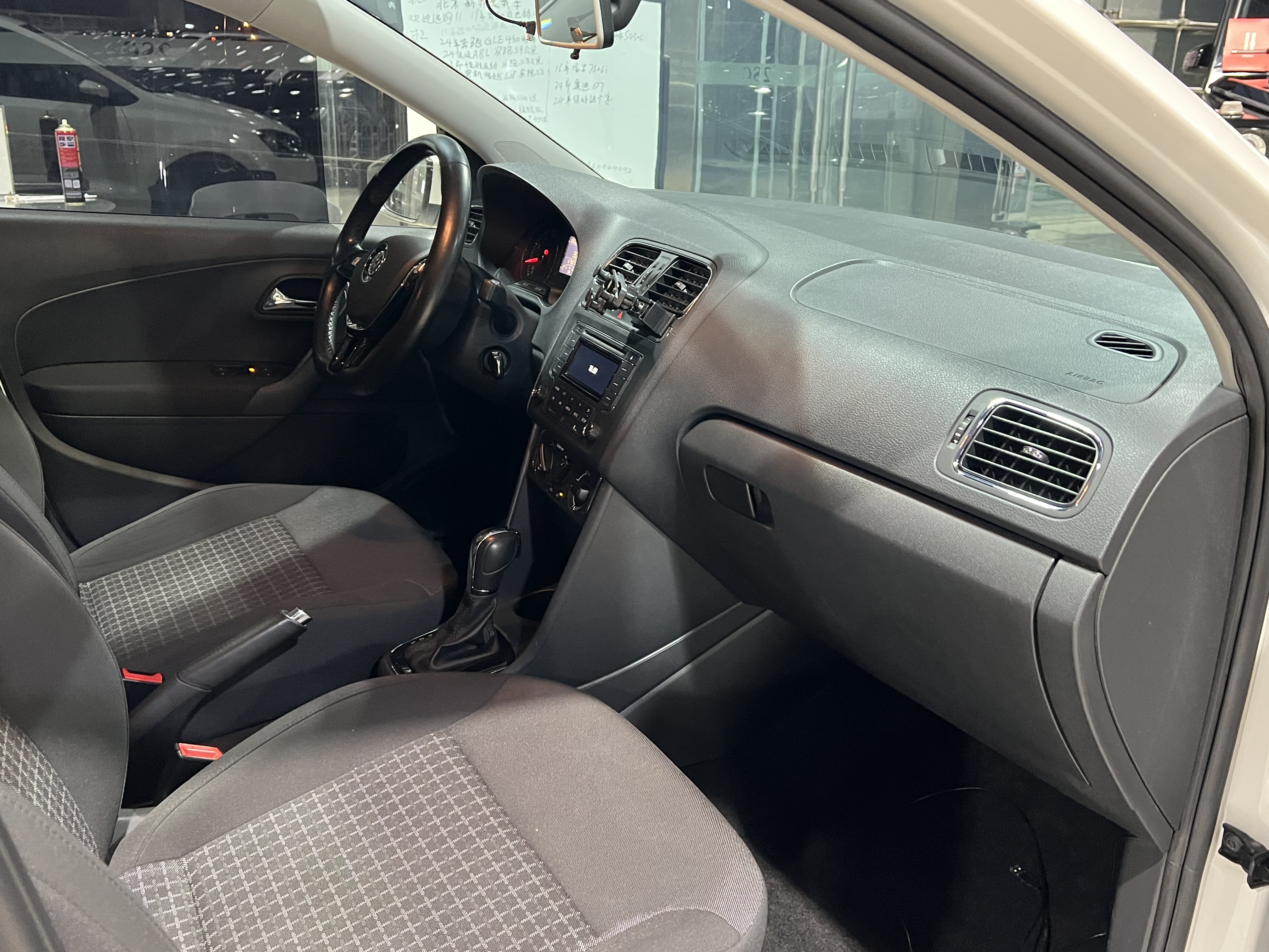 Volkswagen Polo 2016 immagine di auto #23