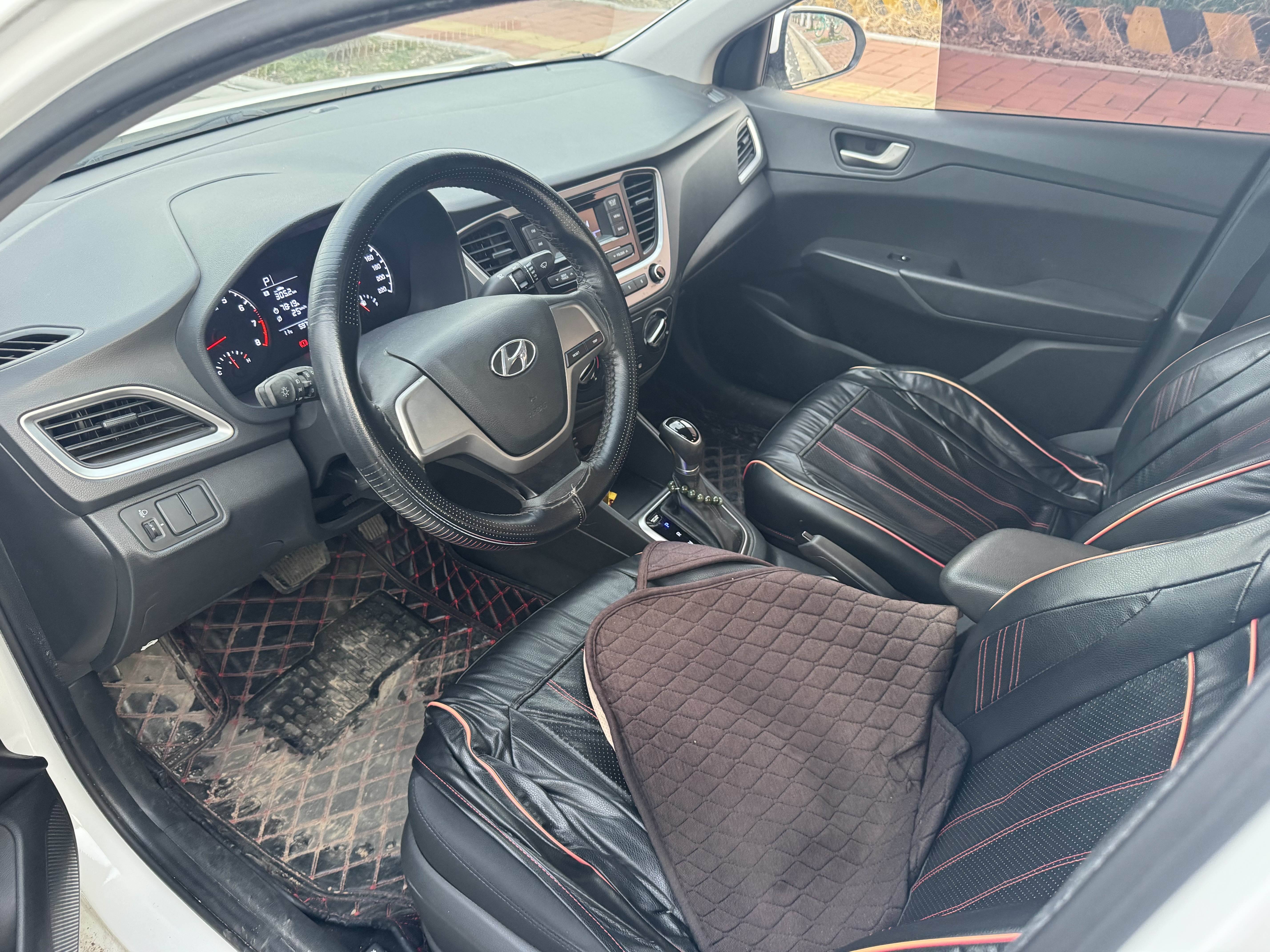 Hyundai Verna 2017 car image #23