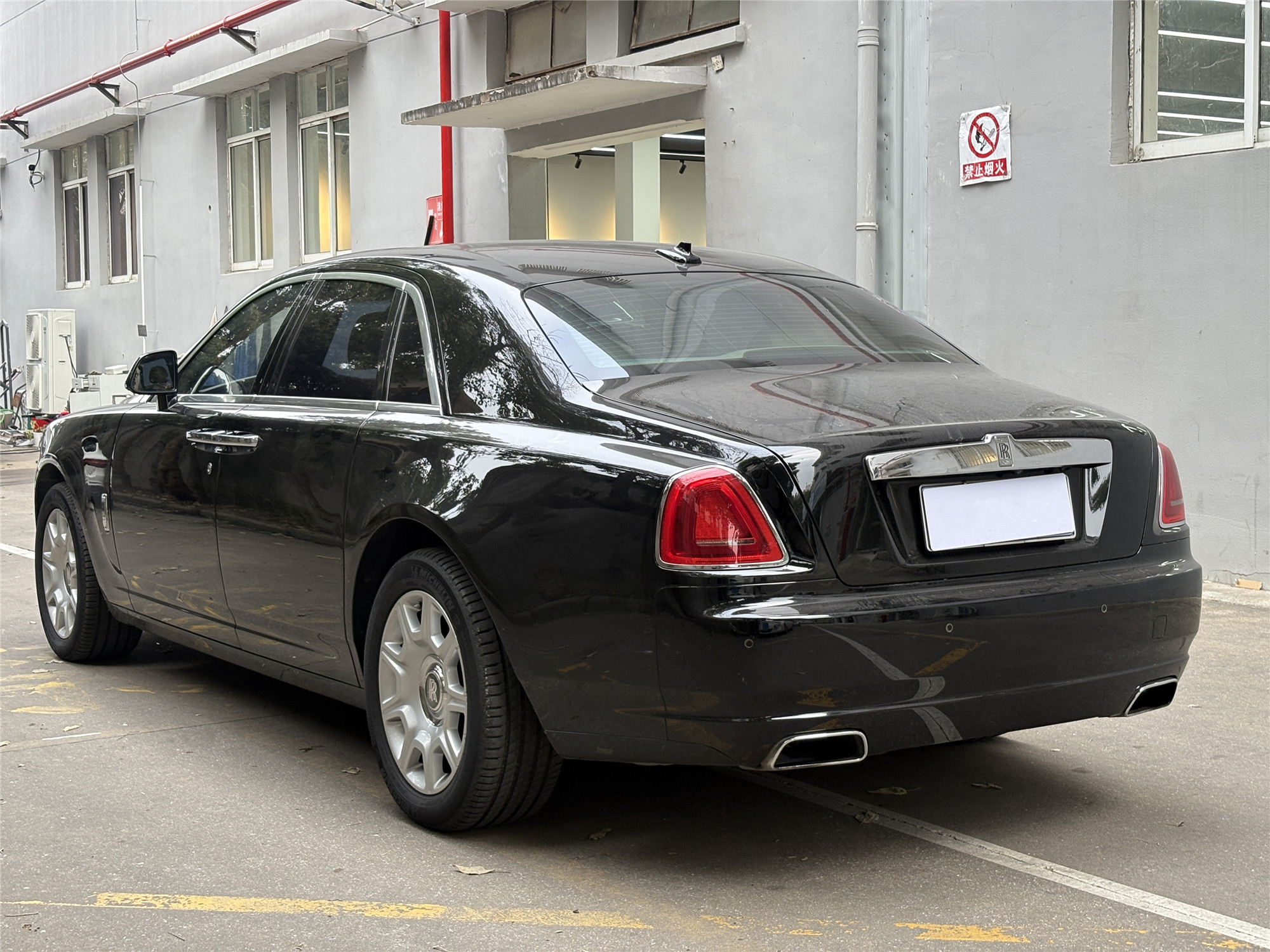 Rolls-Royce 2012 car image #23