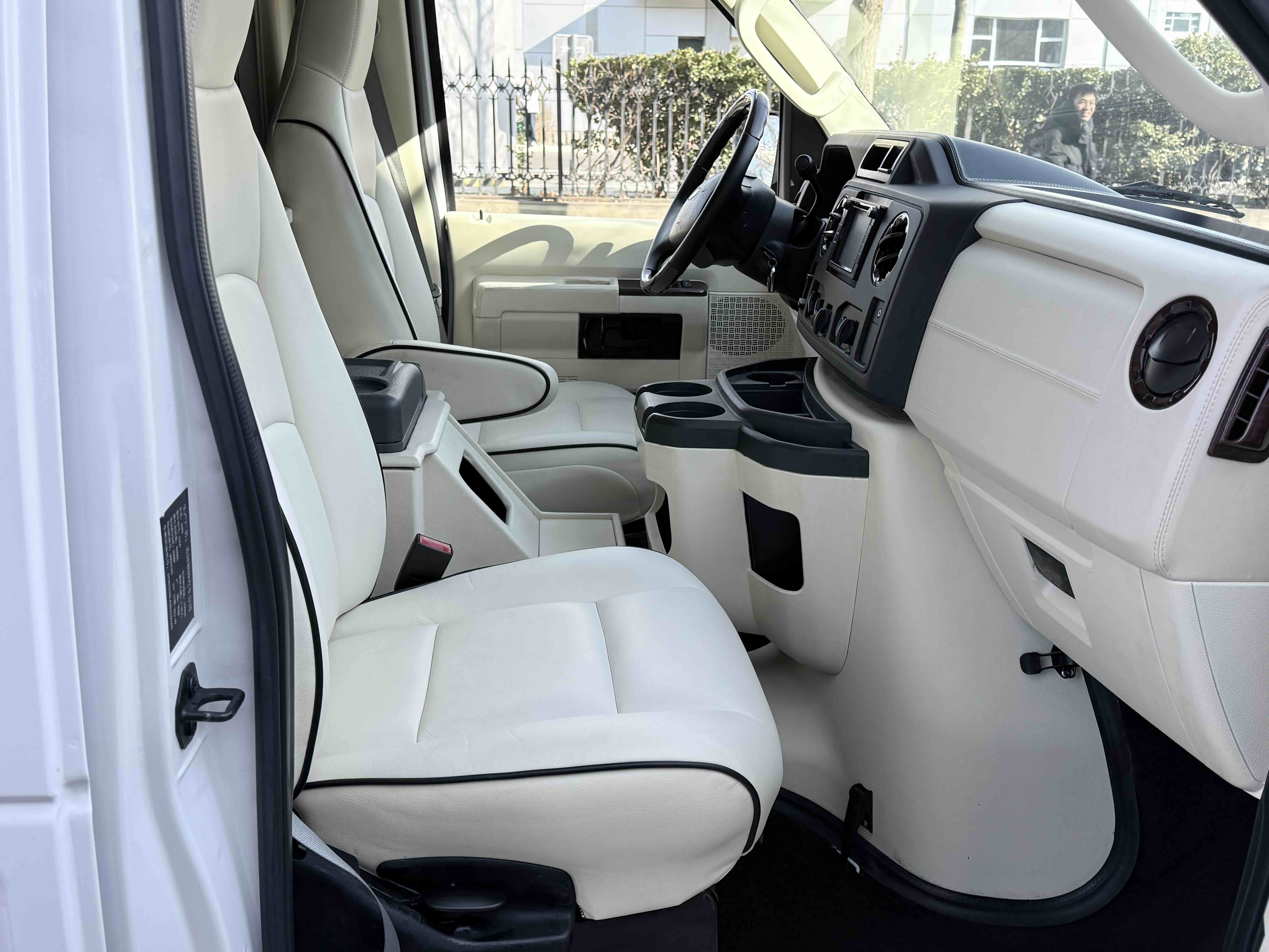 Ford E350 2015 #23 Ford E350 2015 car image #23