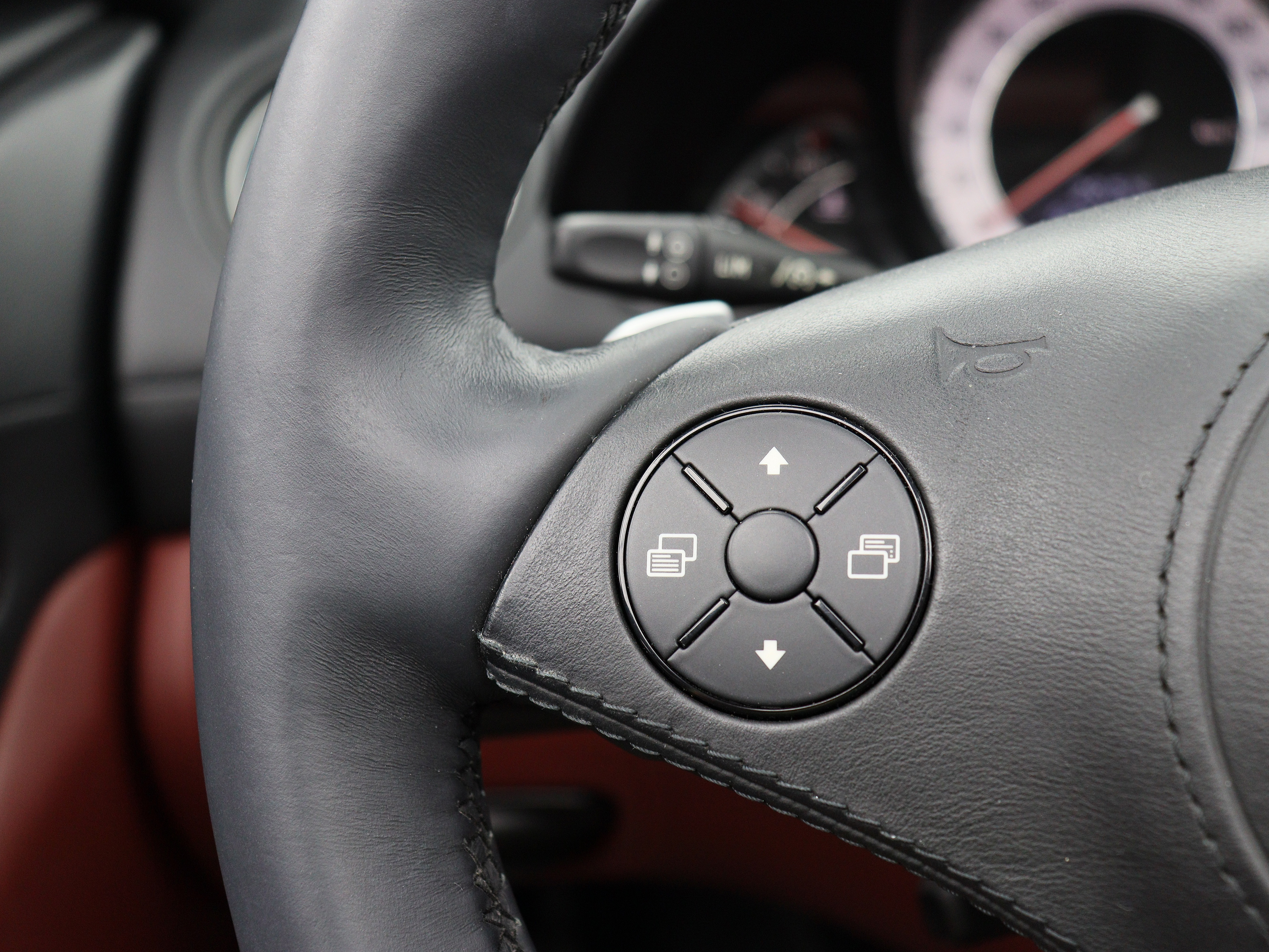 Mercedes-Benz SL Class 2010 car image #23