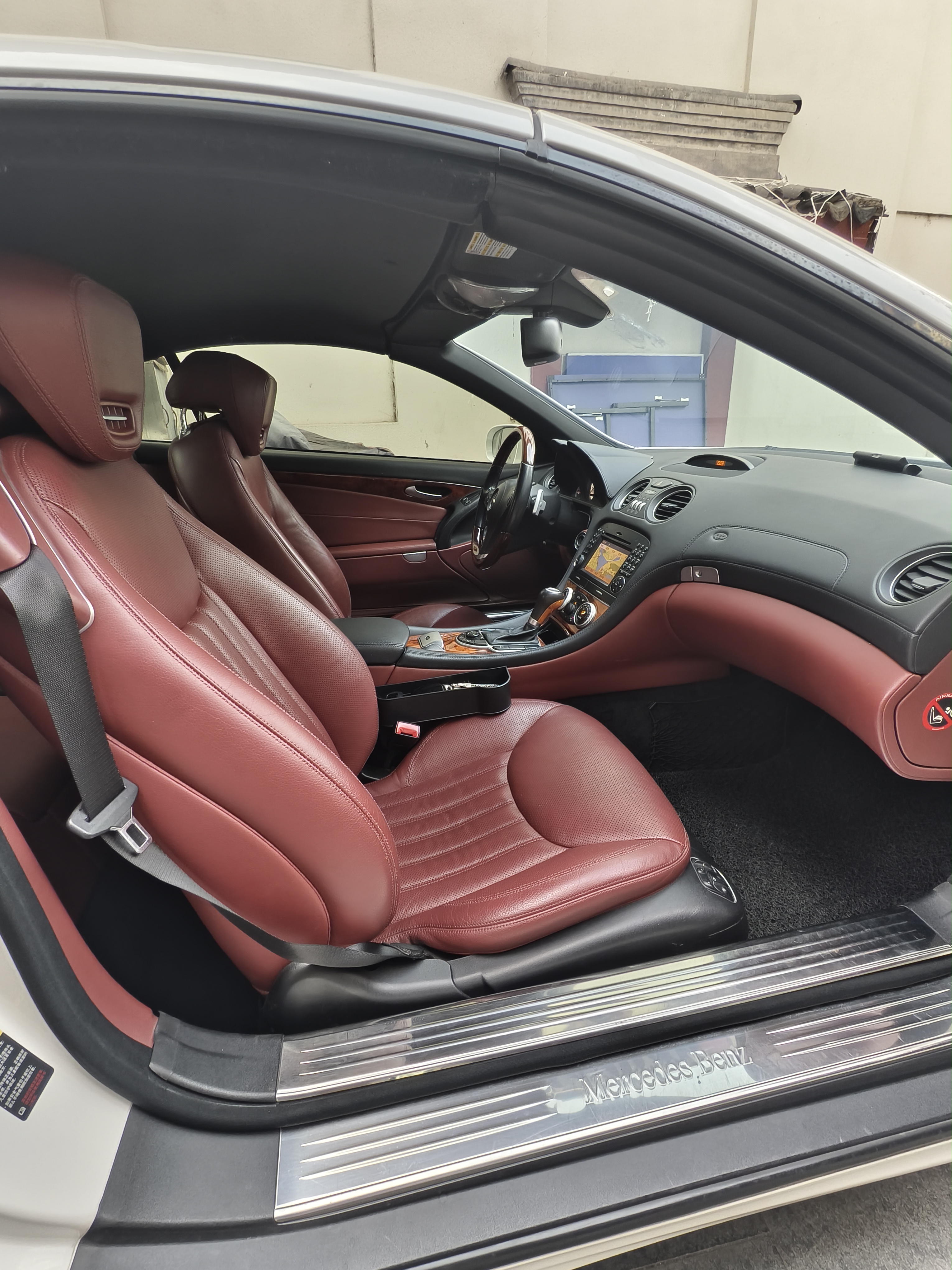 Mercedes-Benz SL Class 2010 immagine di auto #23