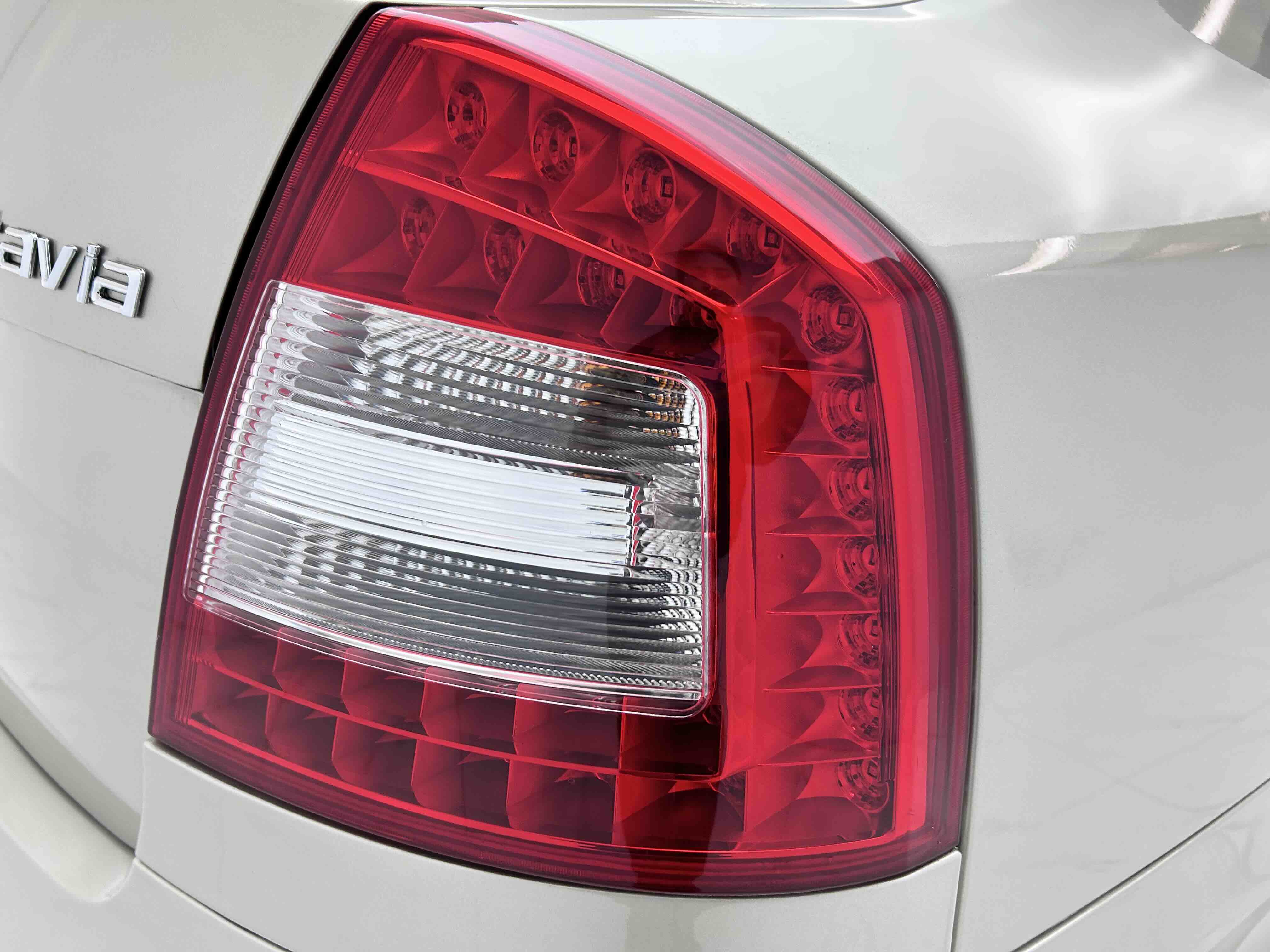 Skoda Octavia 2012 car image #23