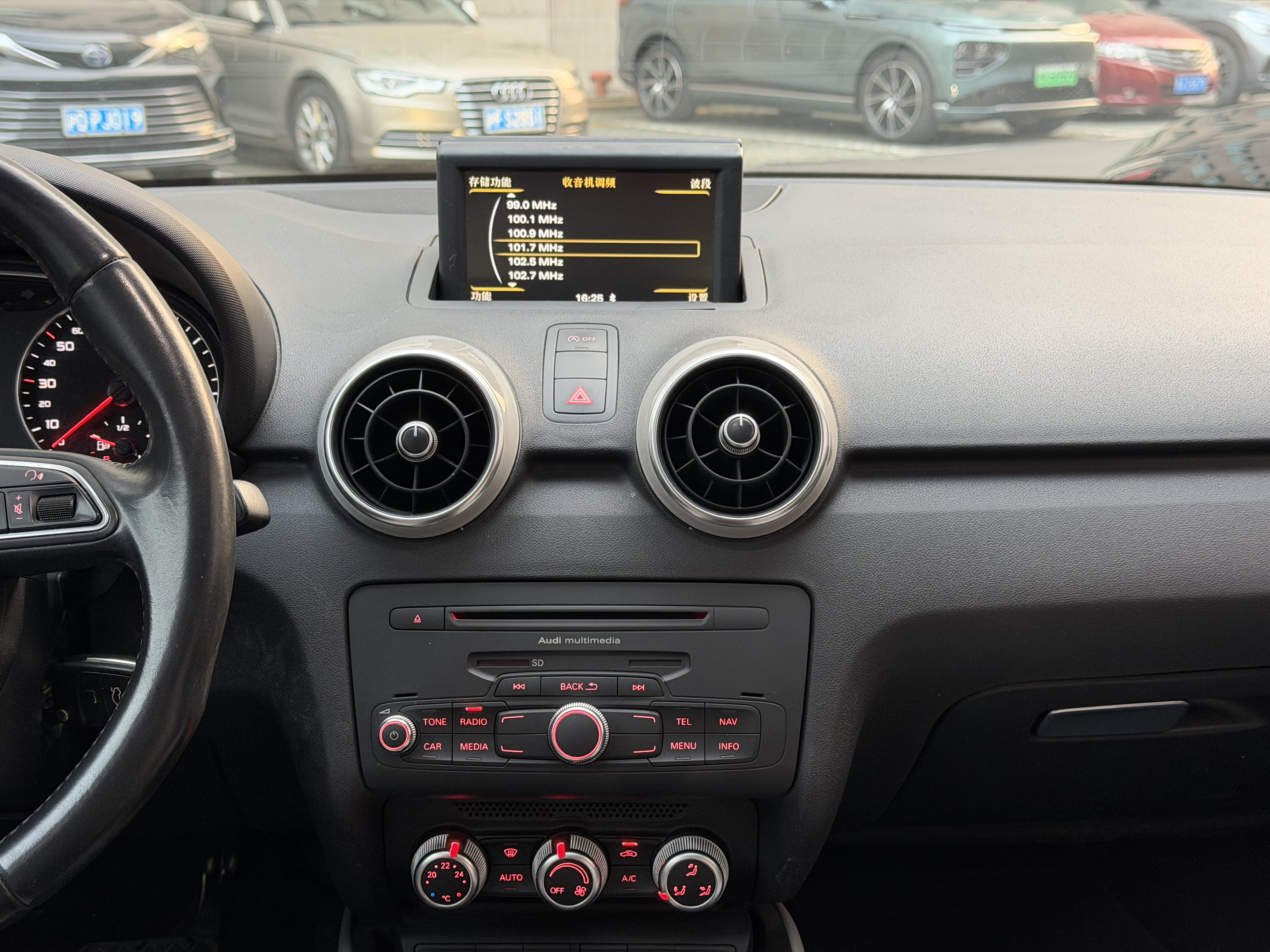 Audi A1 2014 car image #23