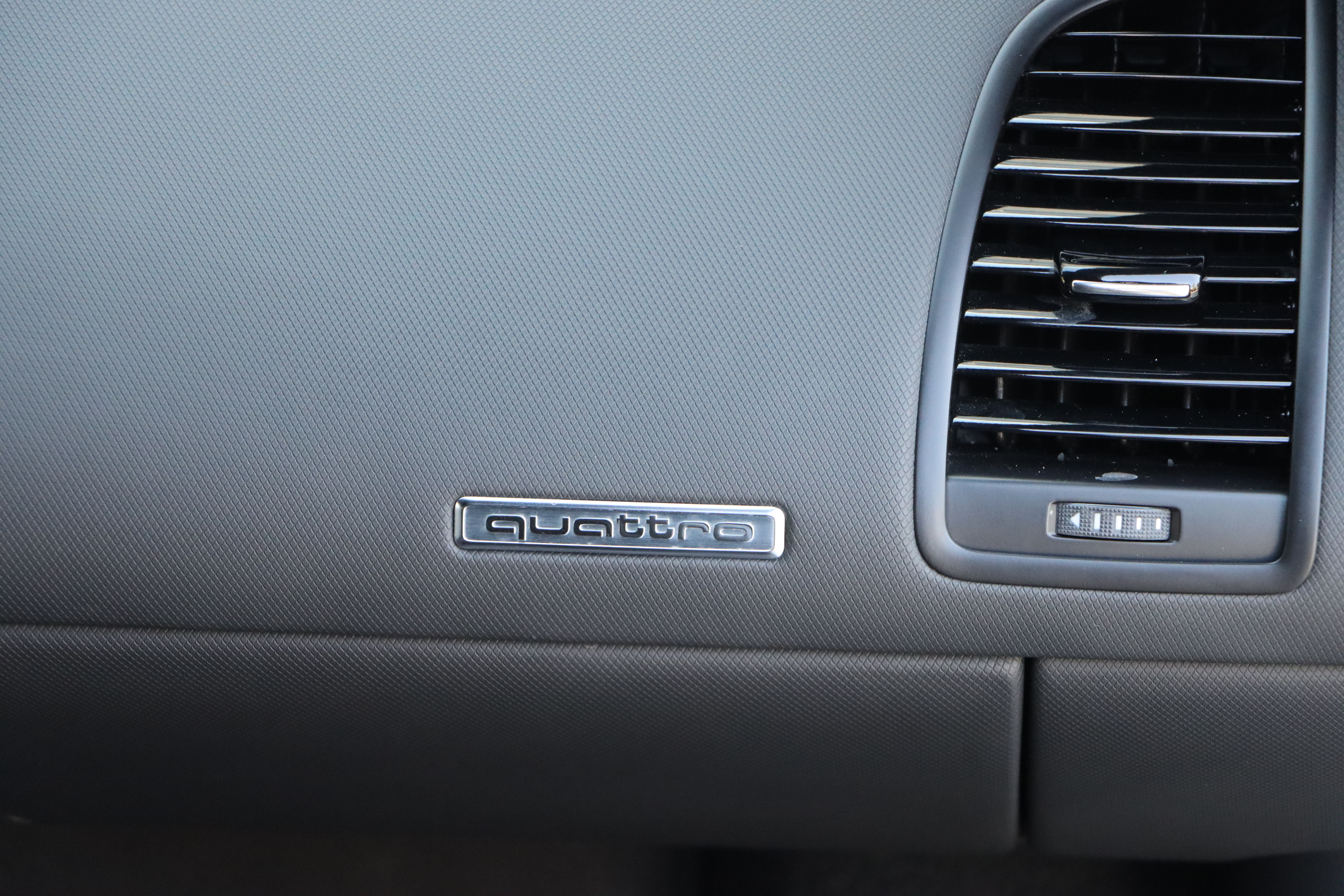 Audi R8 2016 car image #23