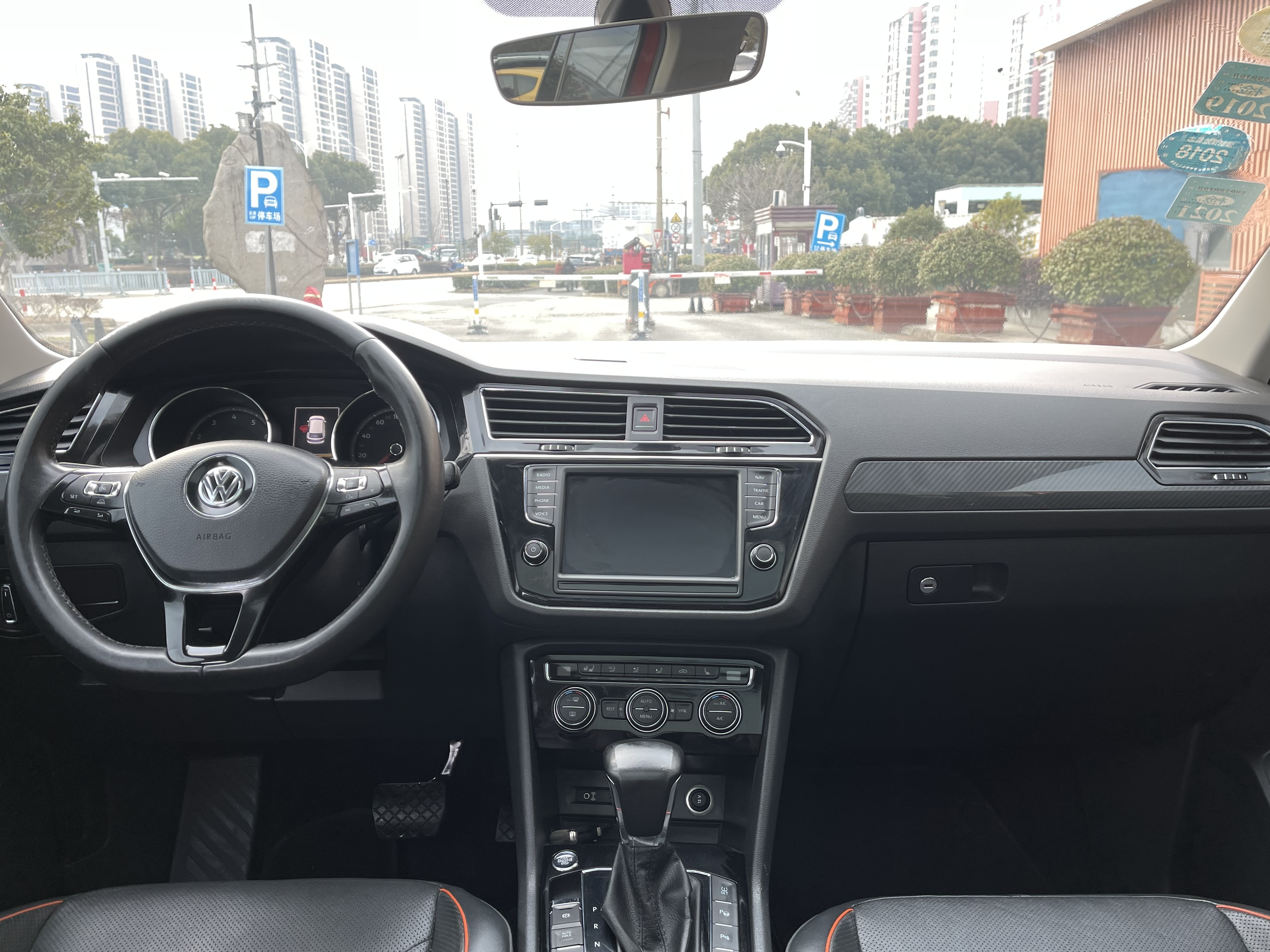 Volkswagen Tiguan L 2017 immagine di auto #23