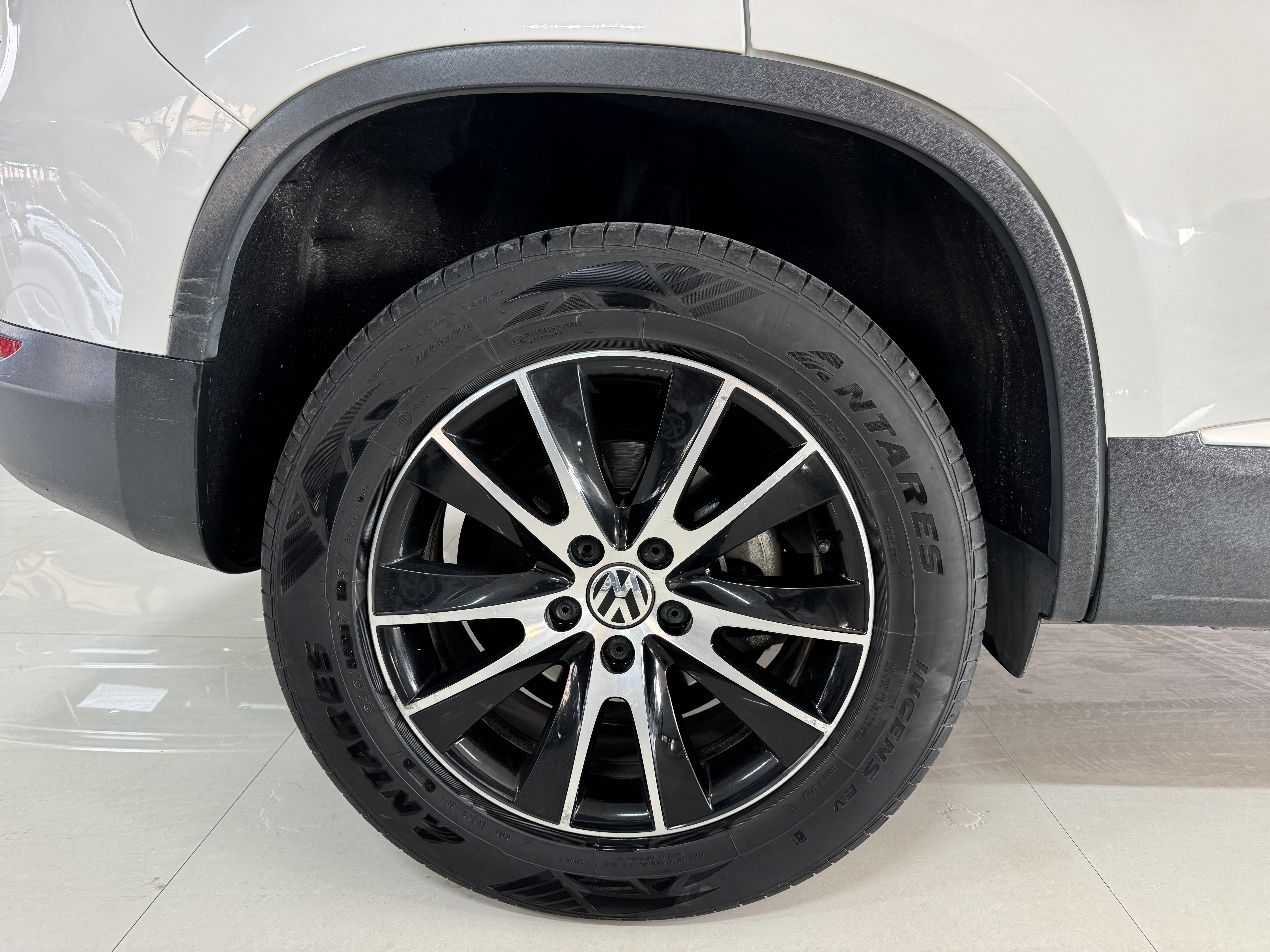 Volkswagen Tiguan 2014 car image #23