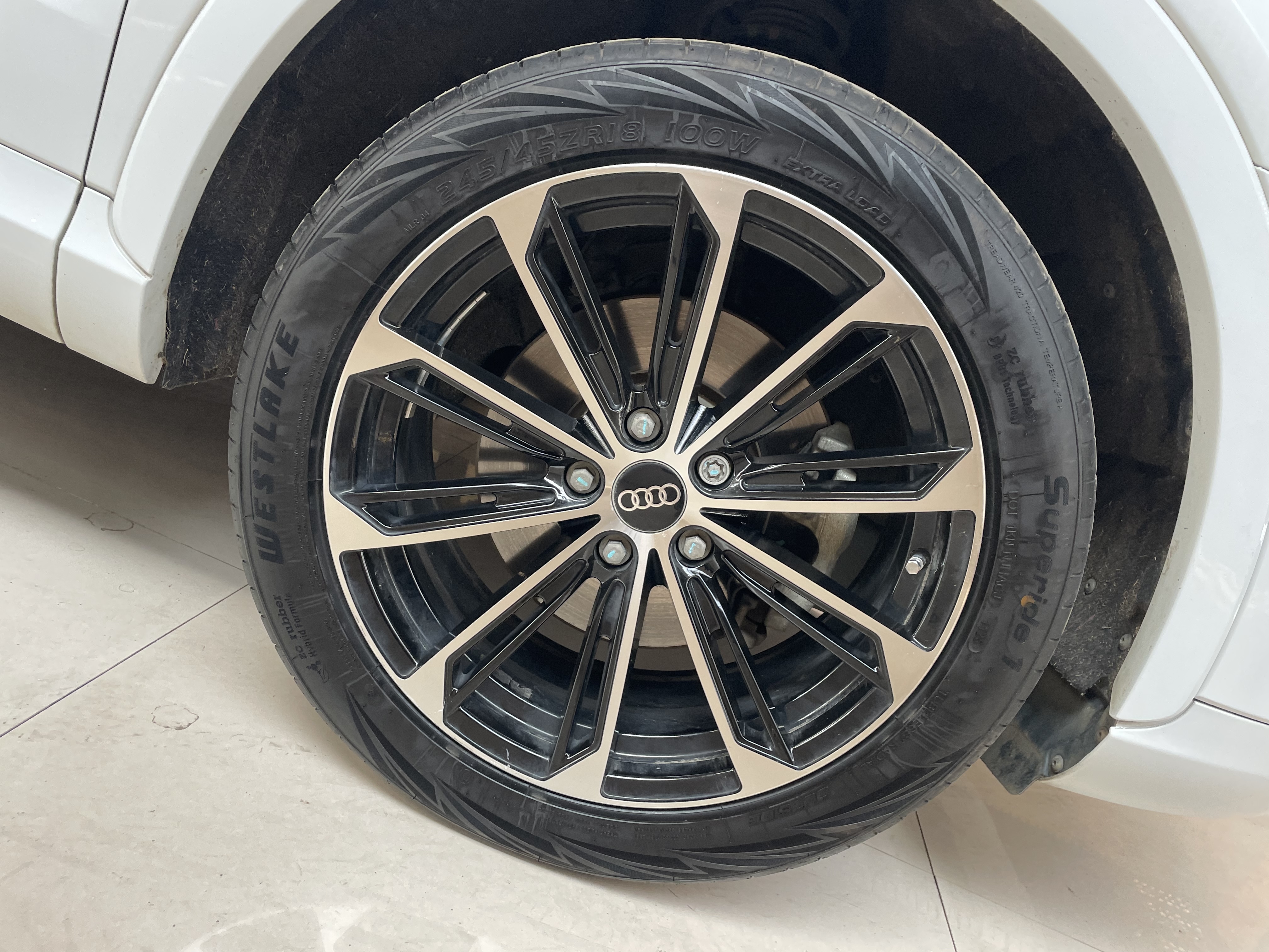 Audi Q3 2016 car image #23
