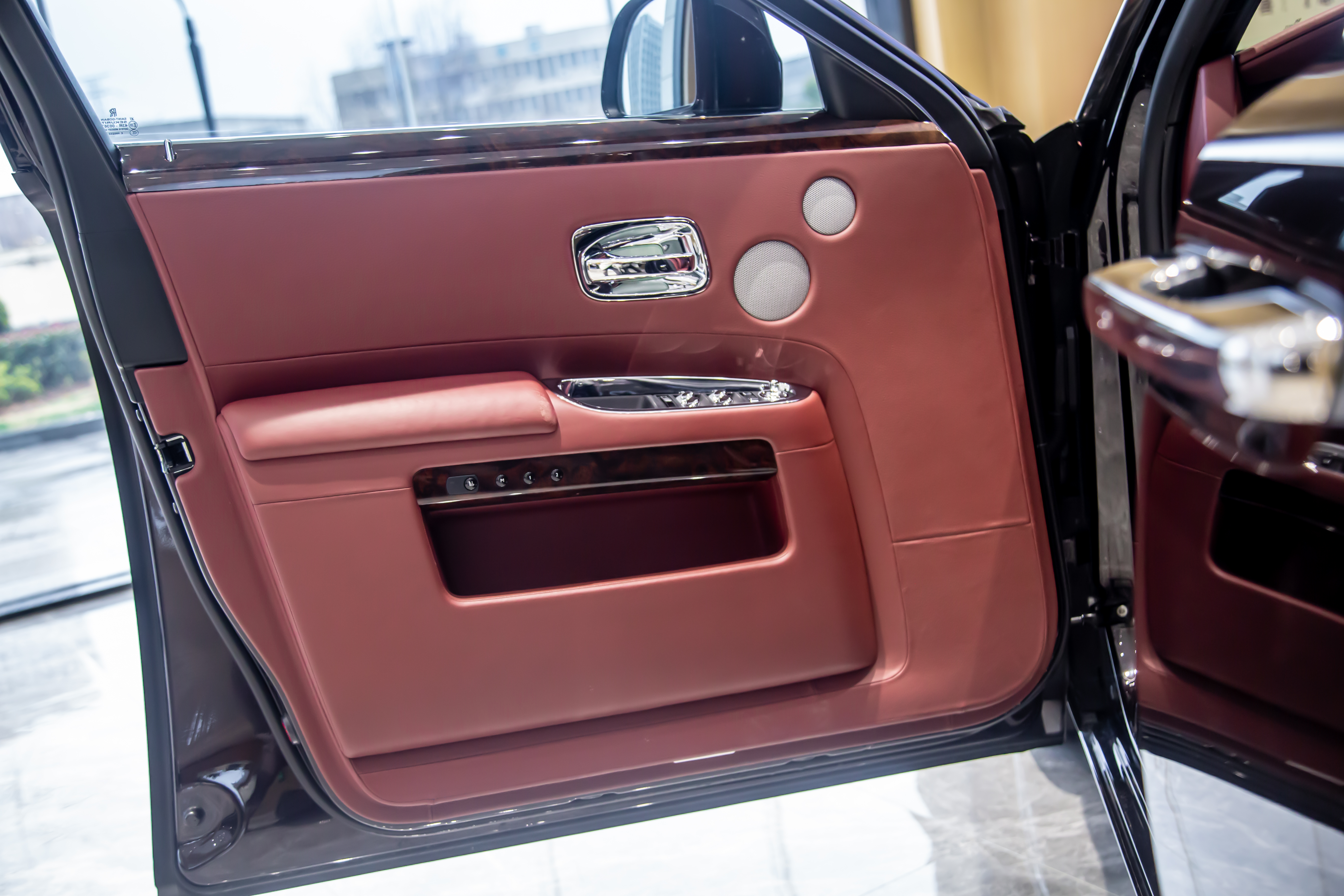 劳斯莱斯 古思特 2017 汽车图片 #23