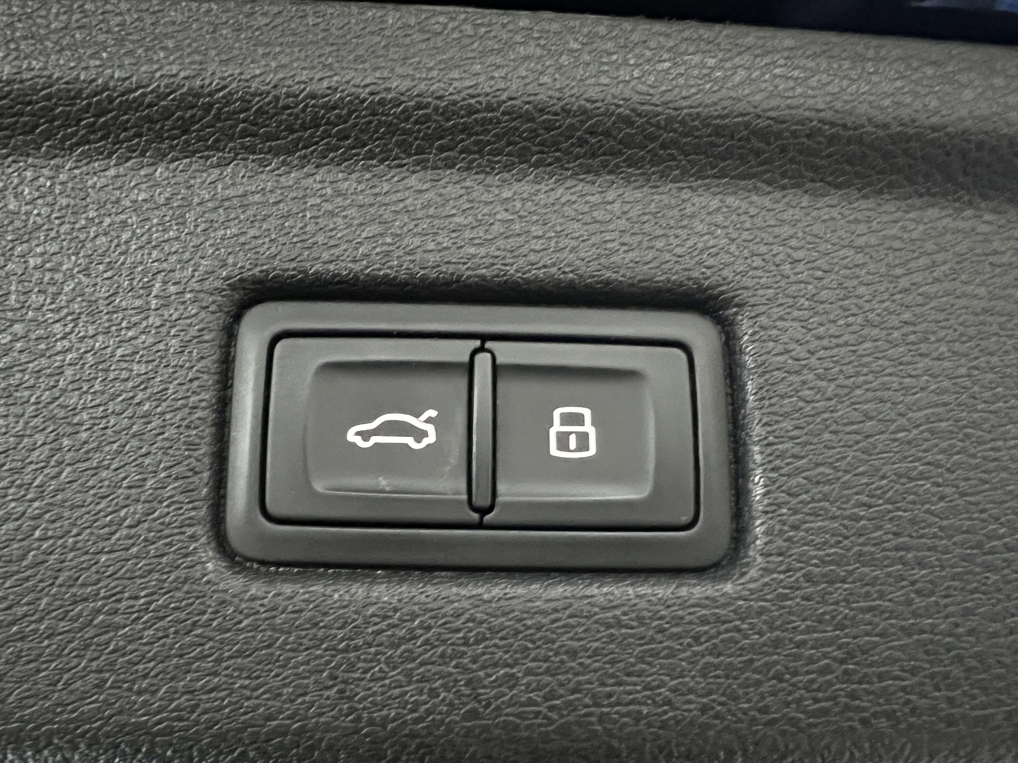 Audi S5 2019 car image #23