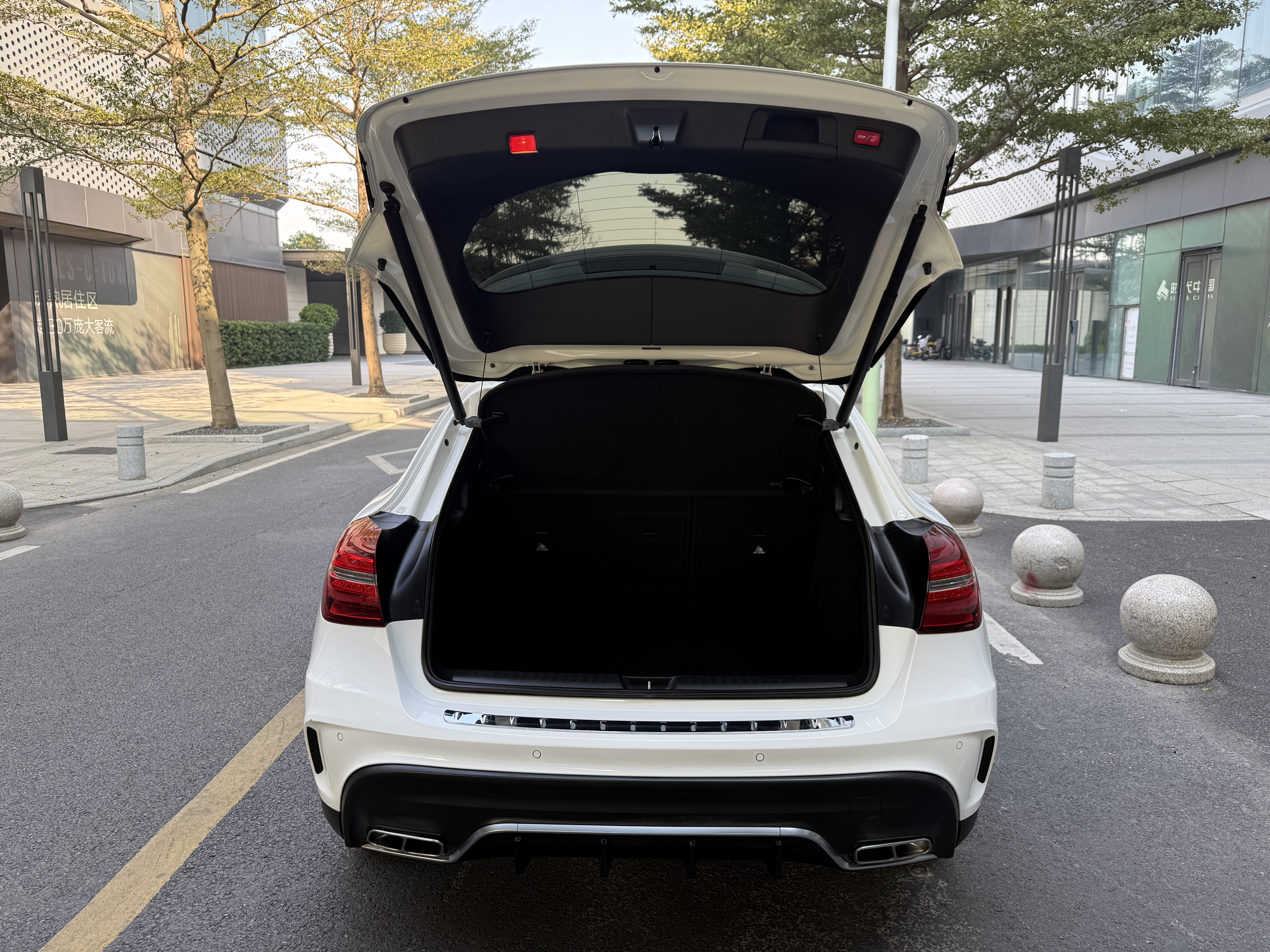 Mercedes-Benz GLA AMG 2019 immagine di auto #23