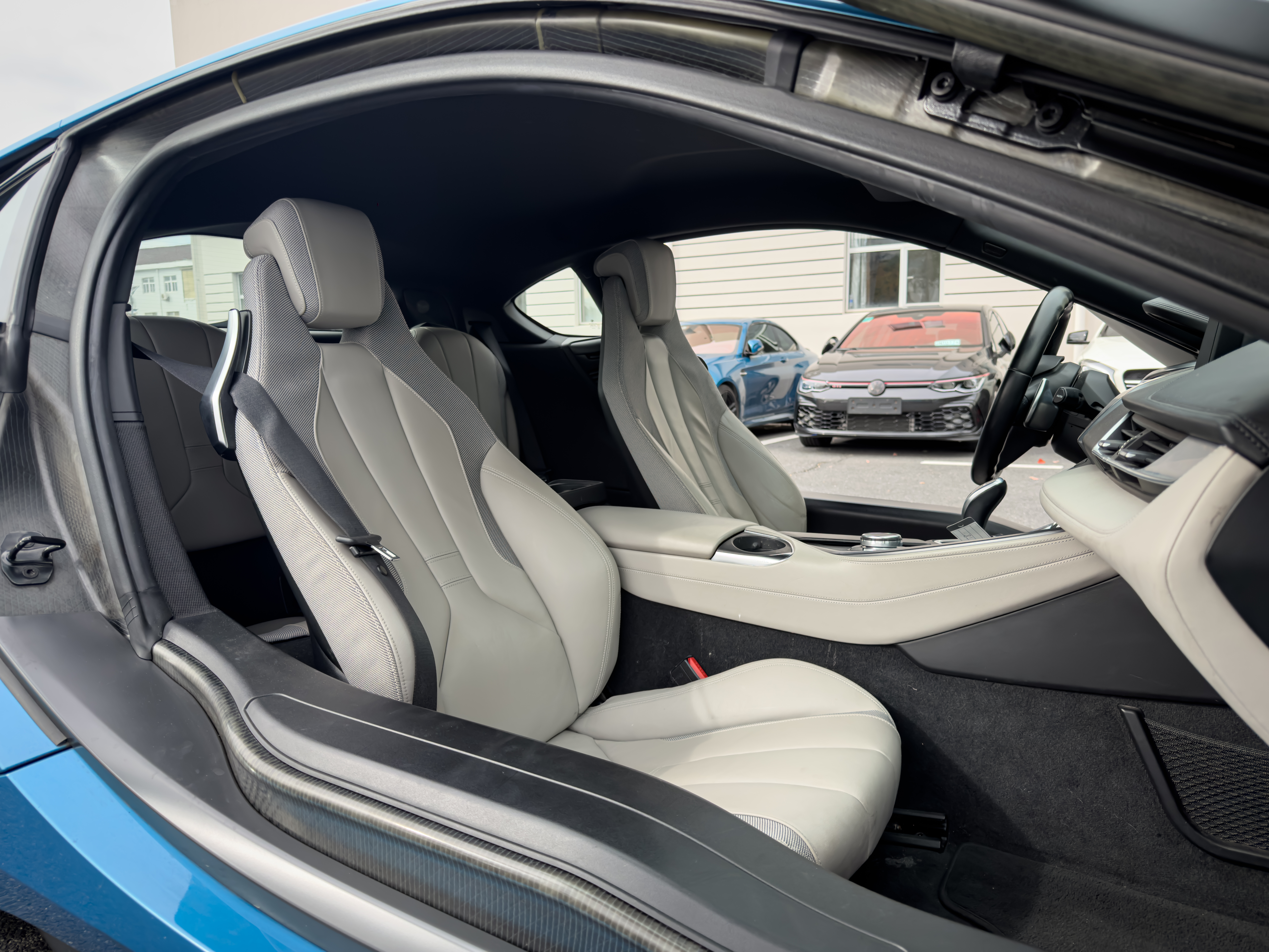 BMW i8 2015 car image #23