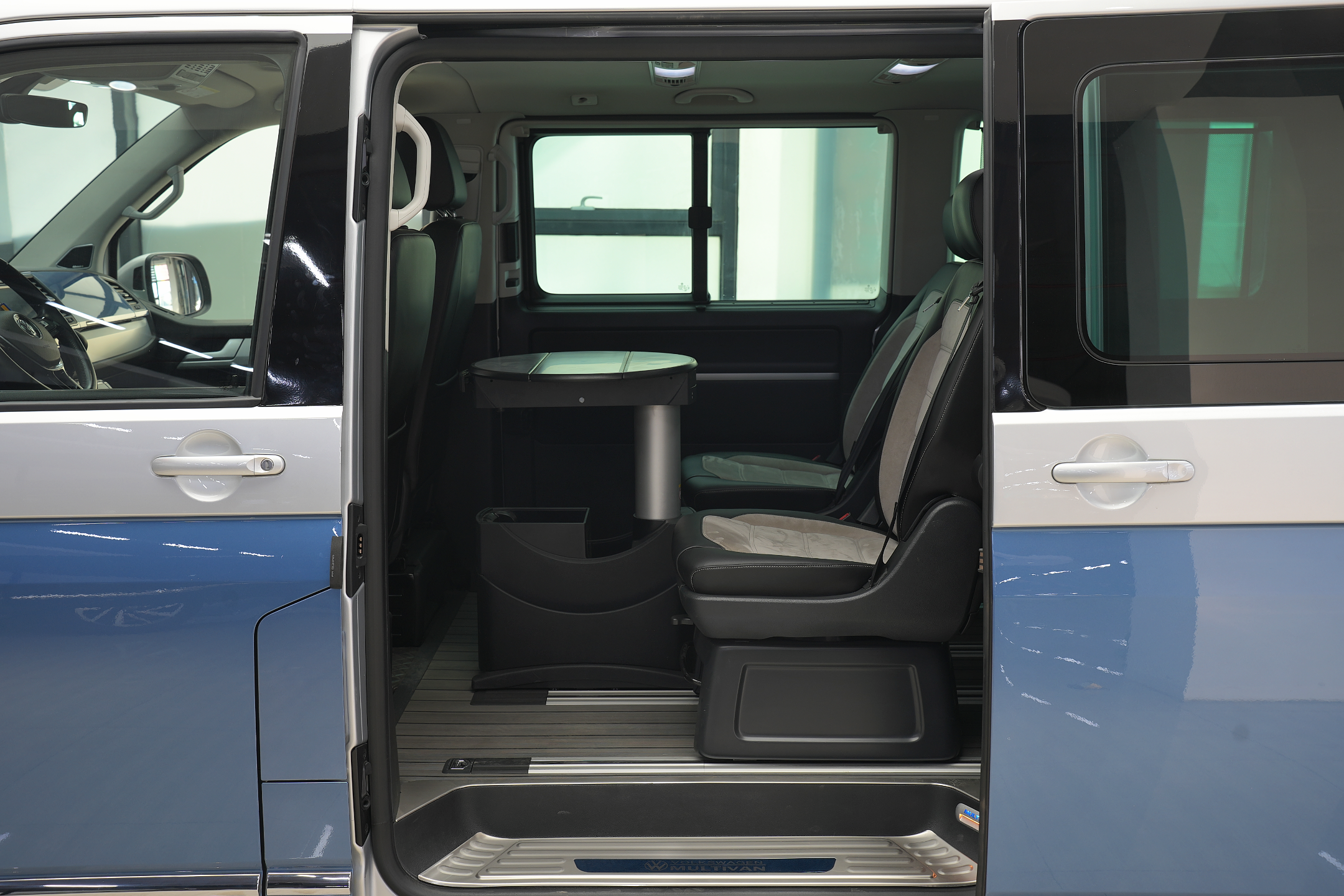 Volkswagen Multivan 2018 car image #23