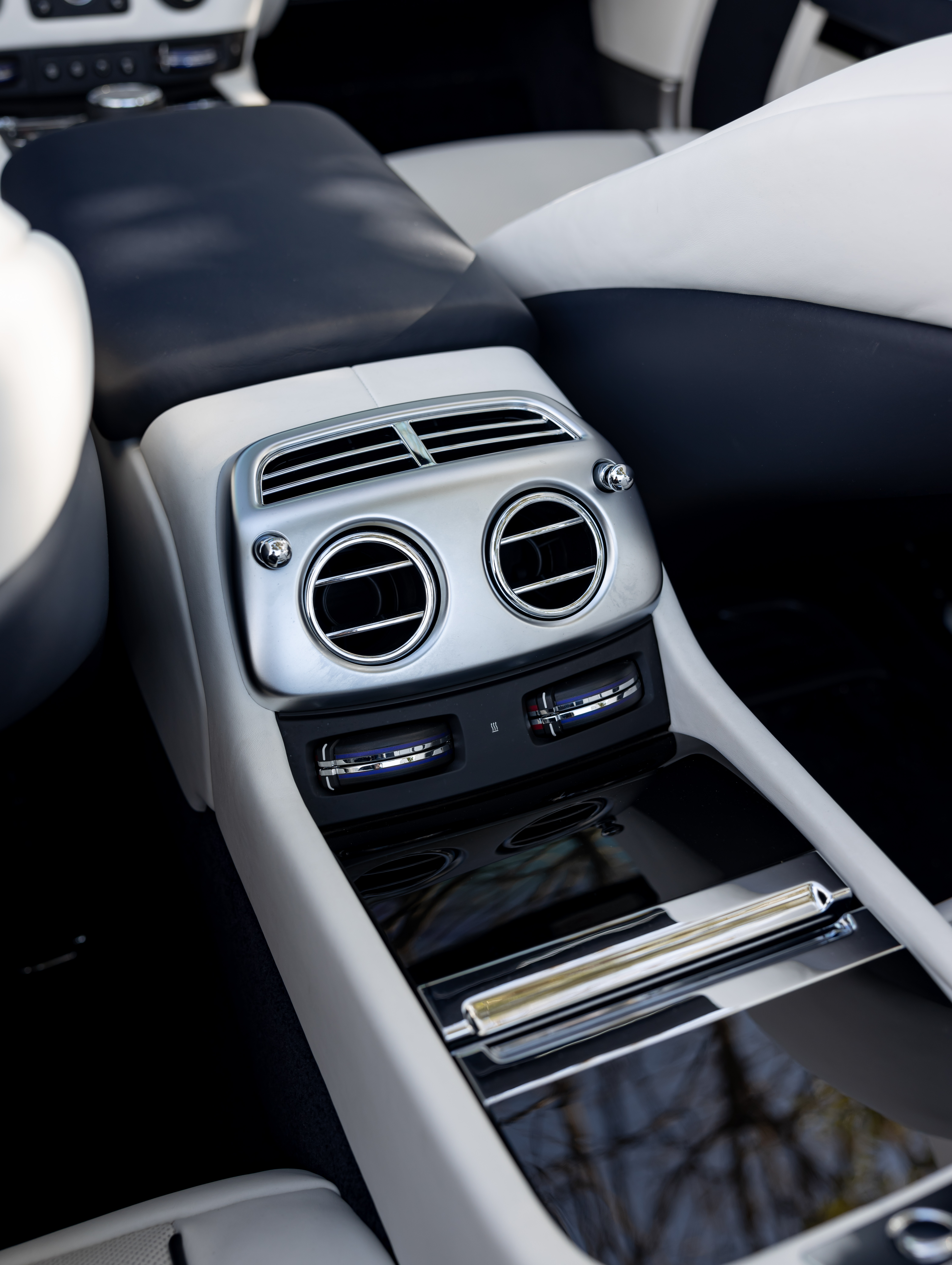 Rolls-Royce Dawn 2020 car image #23