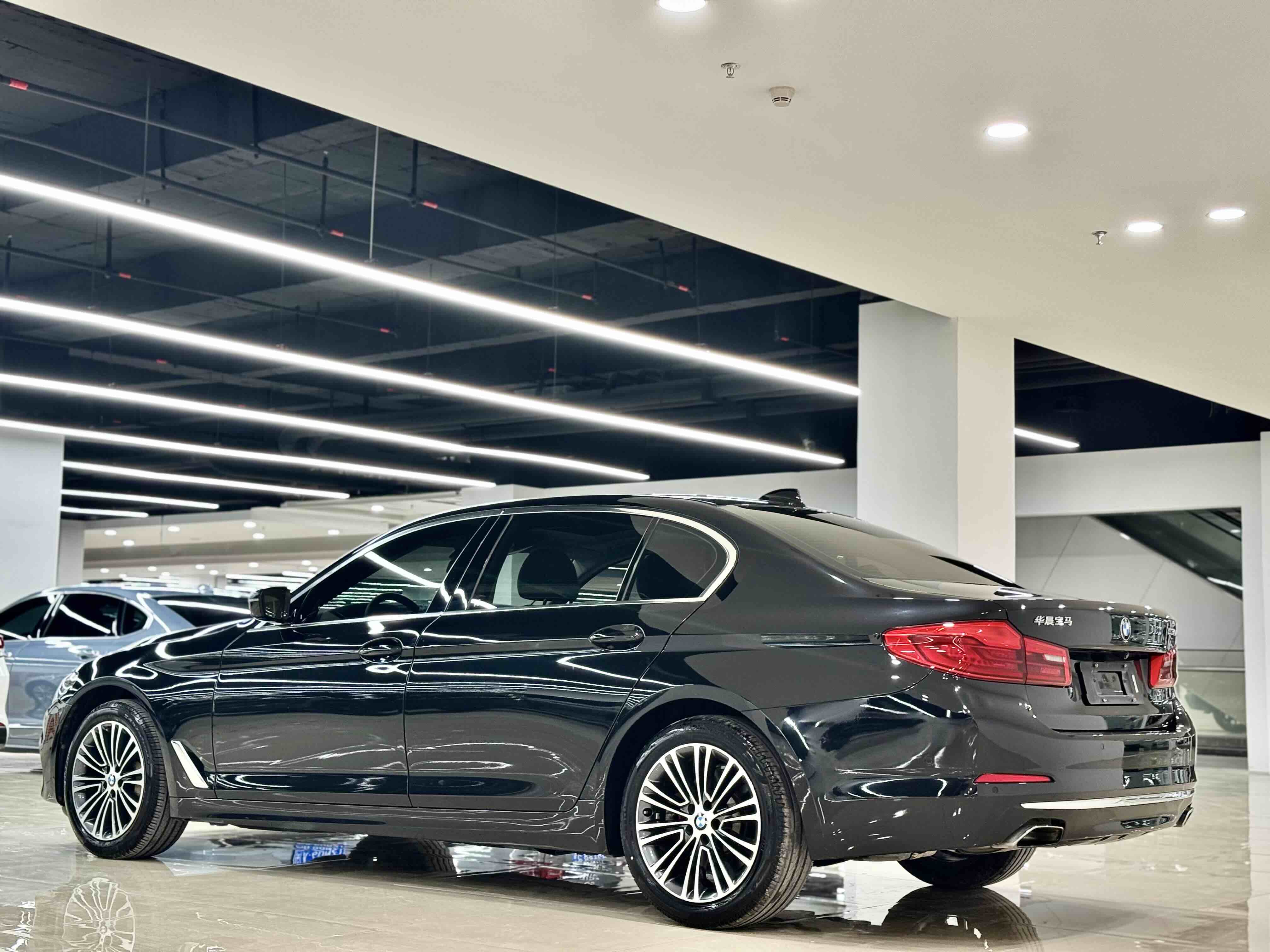 BMW 5 Series 2019 car image #23