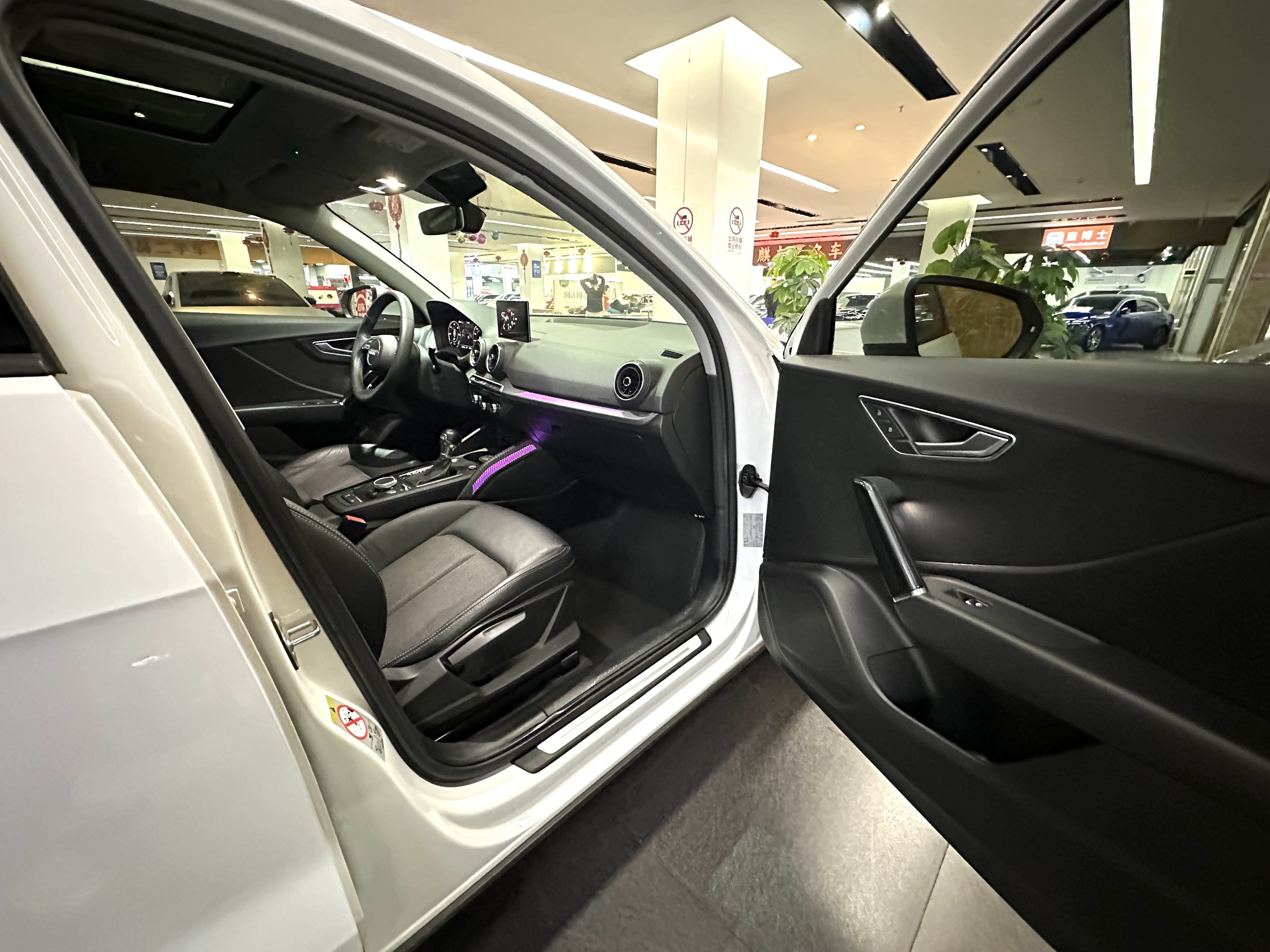 Audi Q2L e-tron 2021 imagen de coche #23