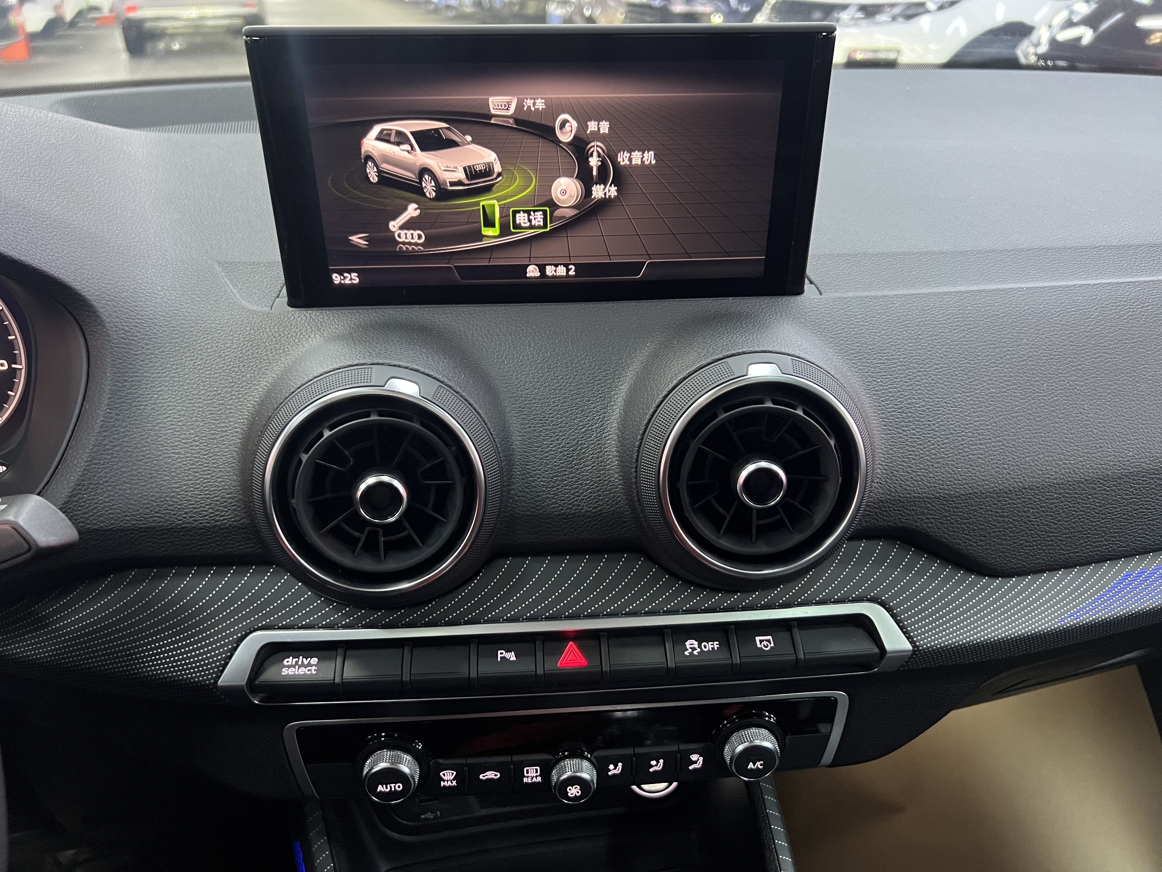 Audi Q2L e-tron 2021 car image #23