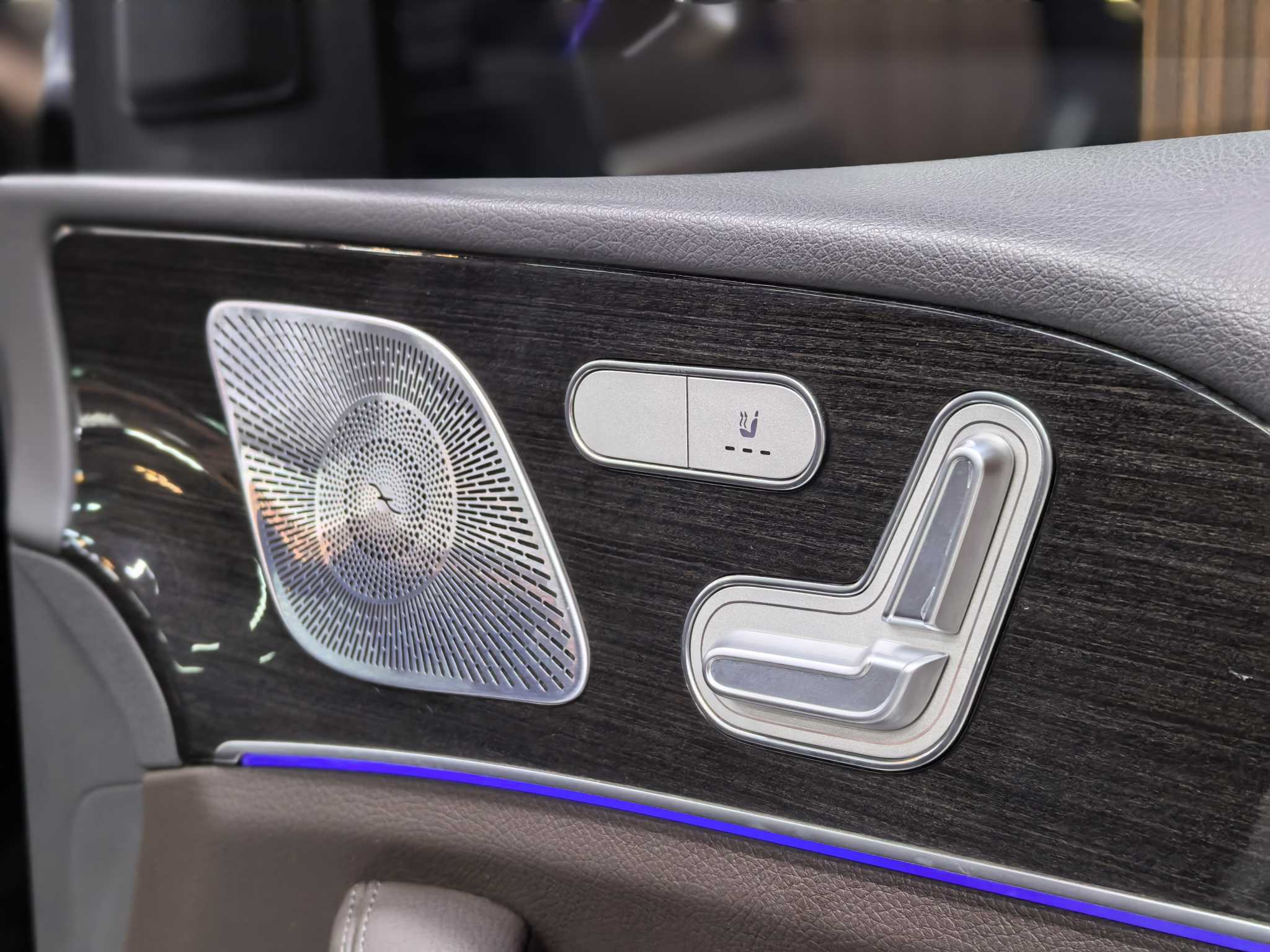 Mercedes-Benz GLE Class 2020 car image #23