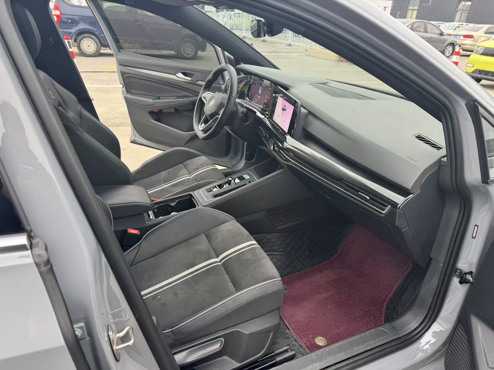 Volkswagen Golf 2022 car image #23